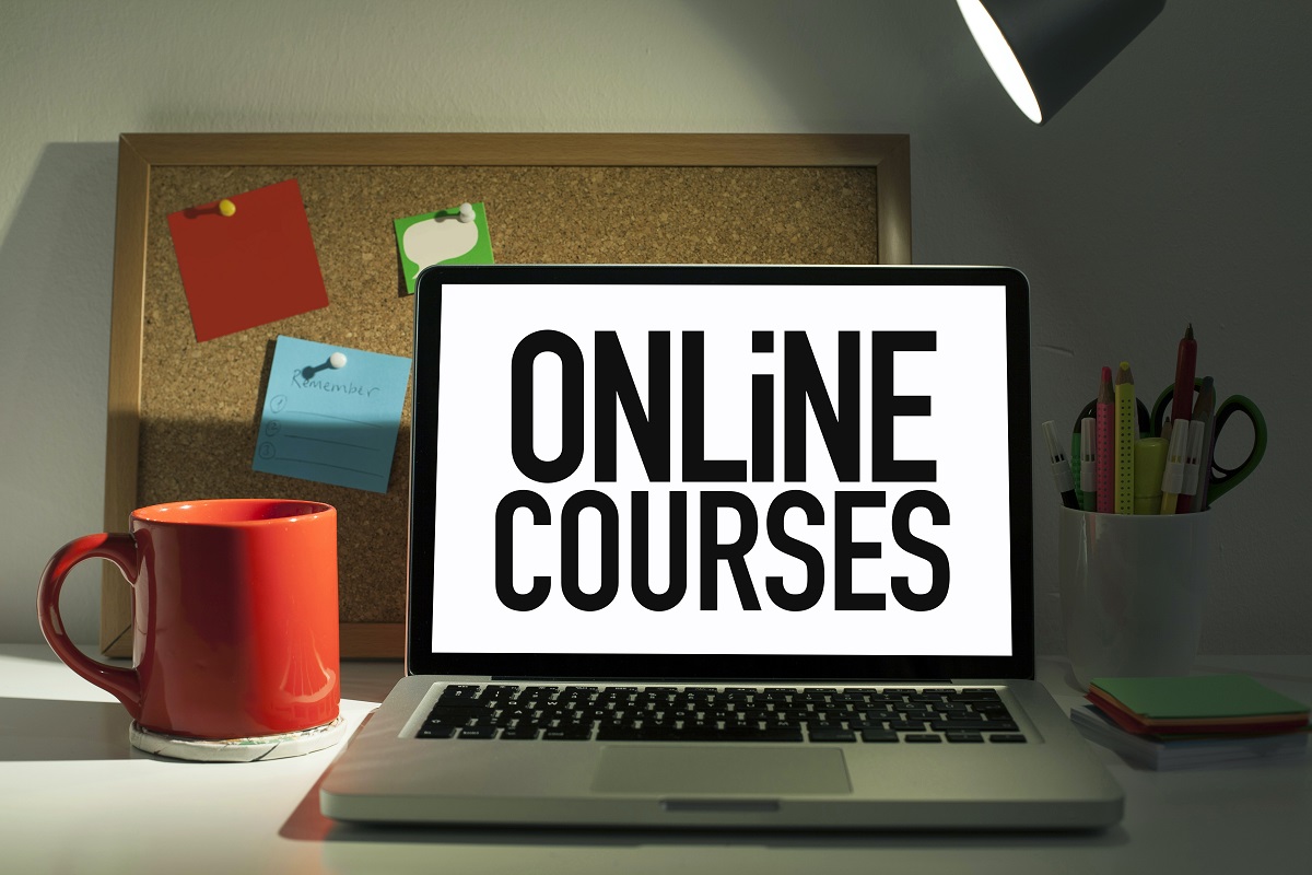 online courses on the laptop screen