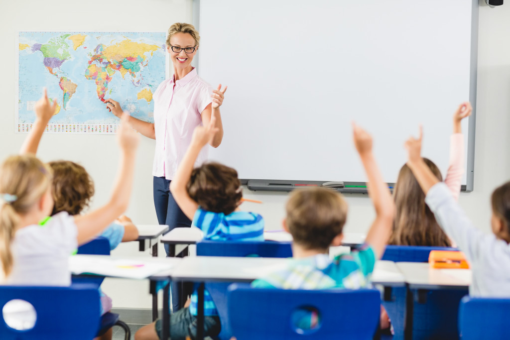 kids participating in the class discussion